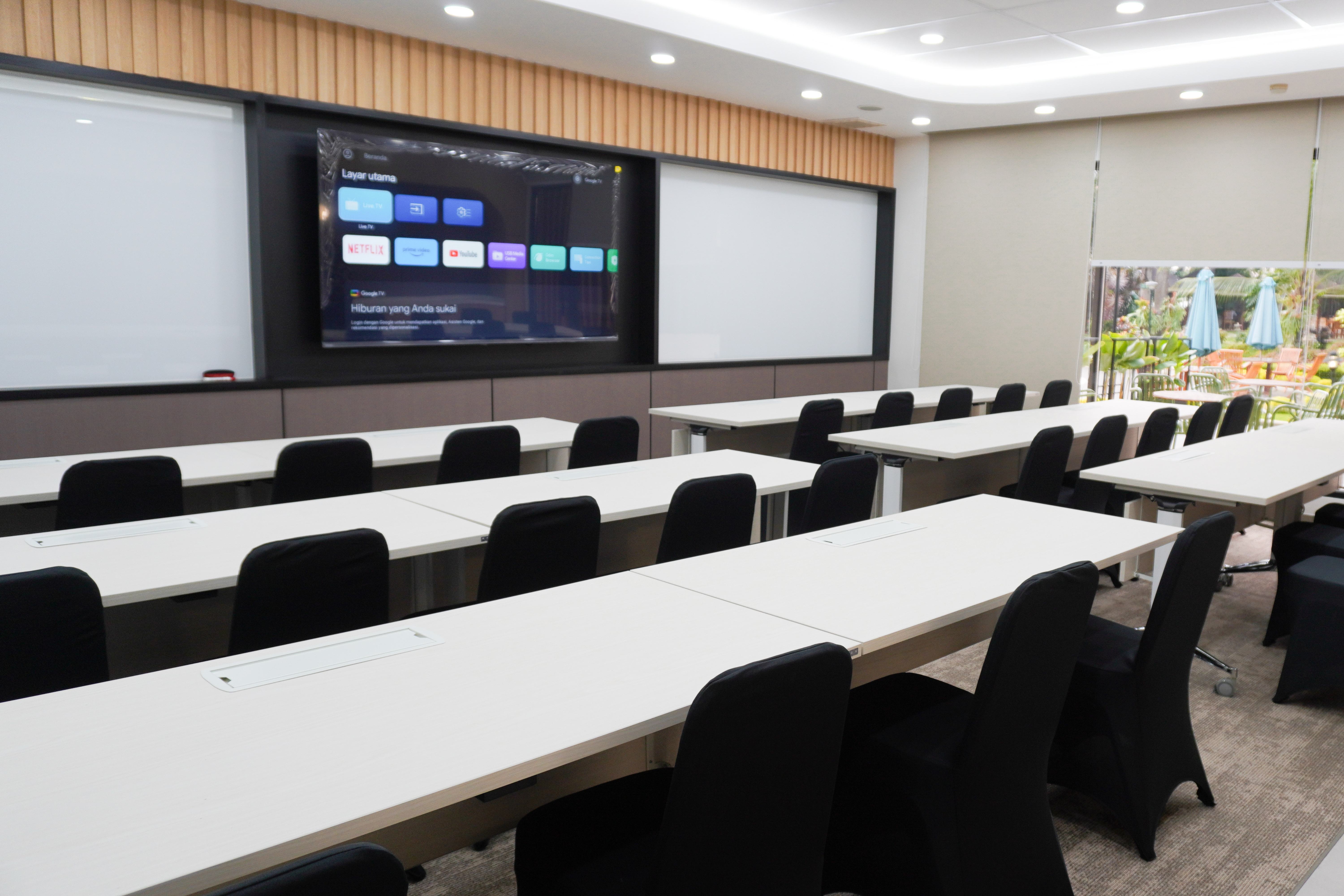 http://MEETING%20ROOM